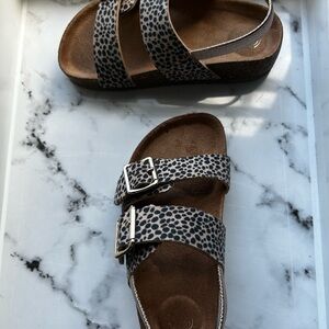 Leopard Print Sandals with Buckles